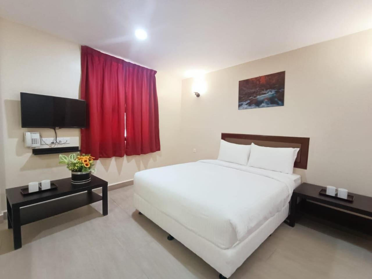 Capital O 90897 Island City Hotel George Town Buitenkant foto