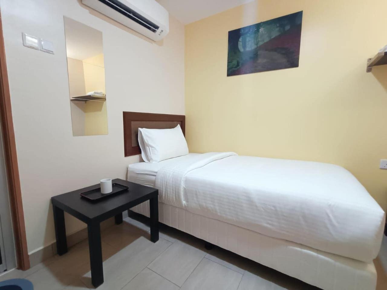 Capital O 90897 Island City Hotel George Town Buitenkant foto