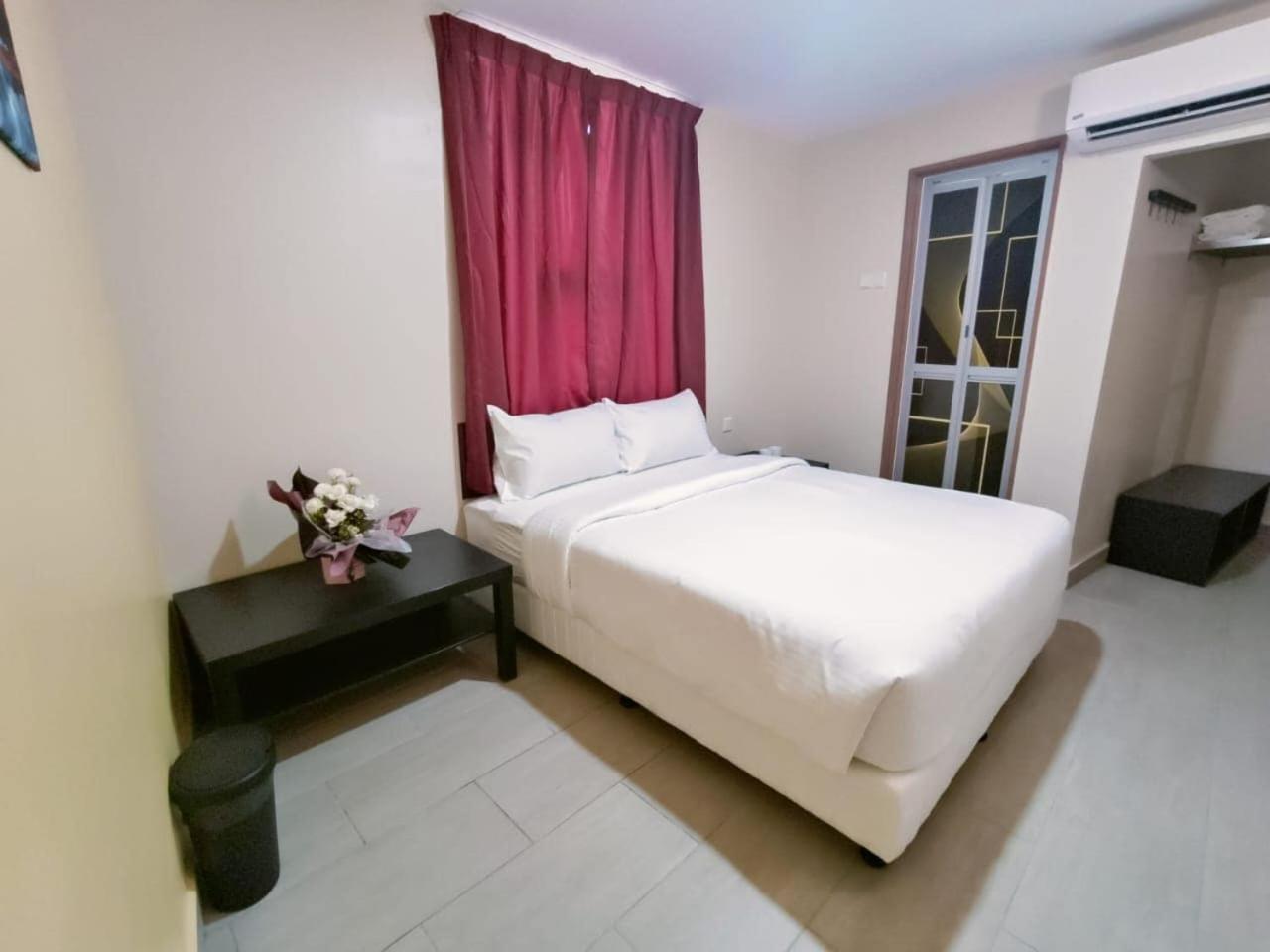 Capital O 90897 Island City Hotel George Town Buitenkant foto