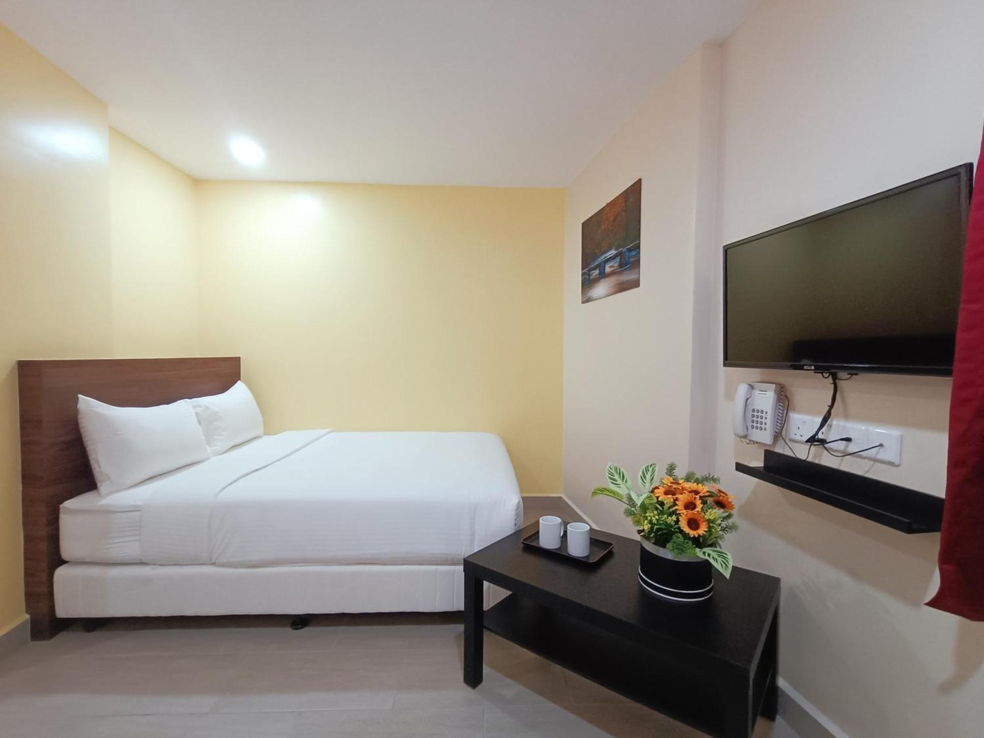 Capital O 90897 Island City Hotel George Town Buitenkant foto