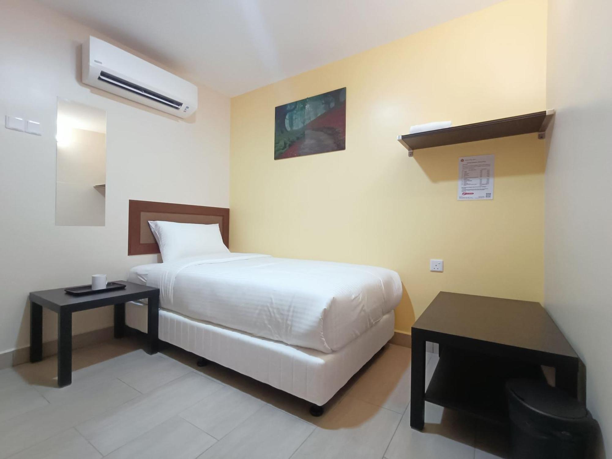 Capital O 90897 Island City Hotel George Town Buitenkant foto