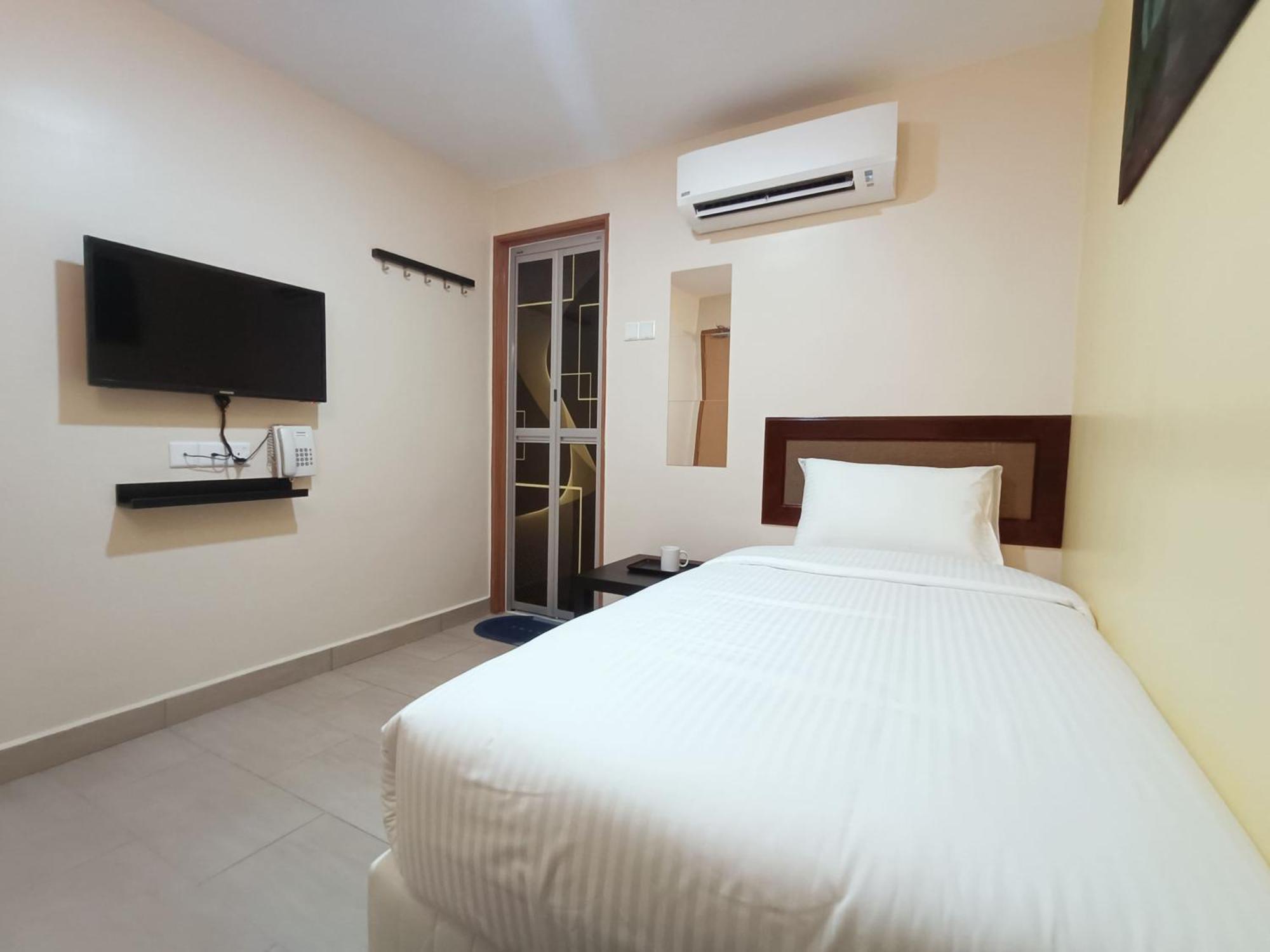 Capital O 90897 Island City Hotel George Town Buitenkant foto