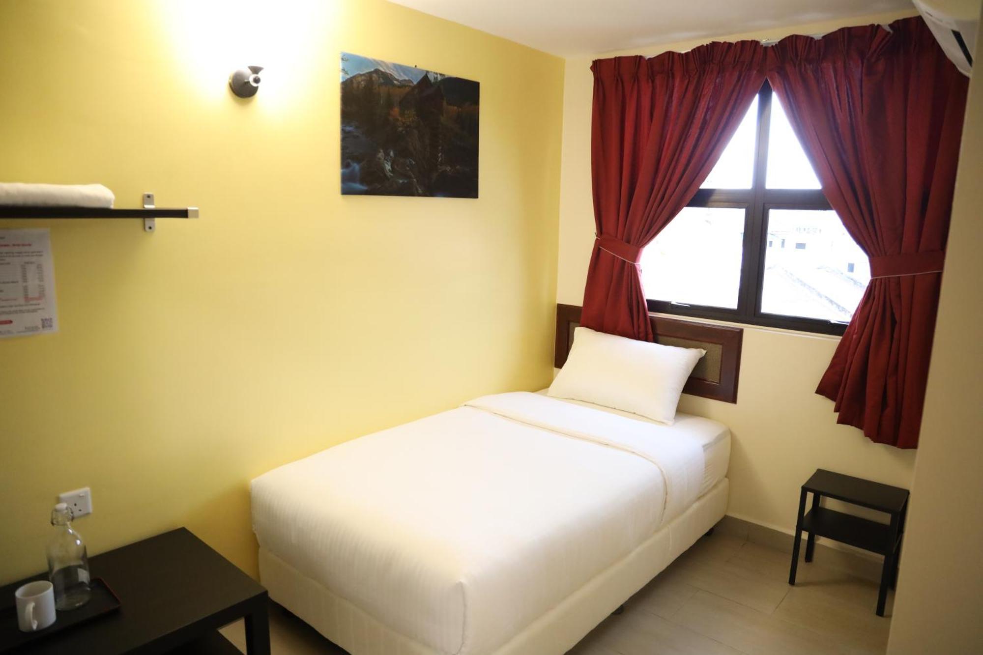 Capital O 90897 Island City Hotel George Town Buitenkant foto