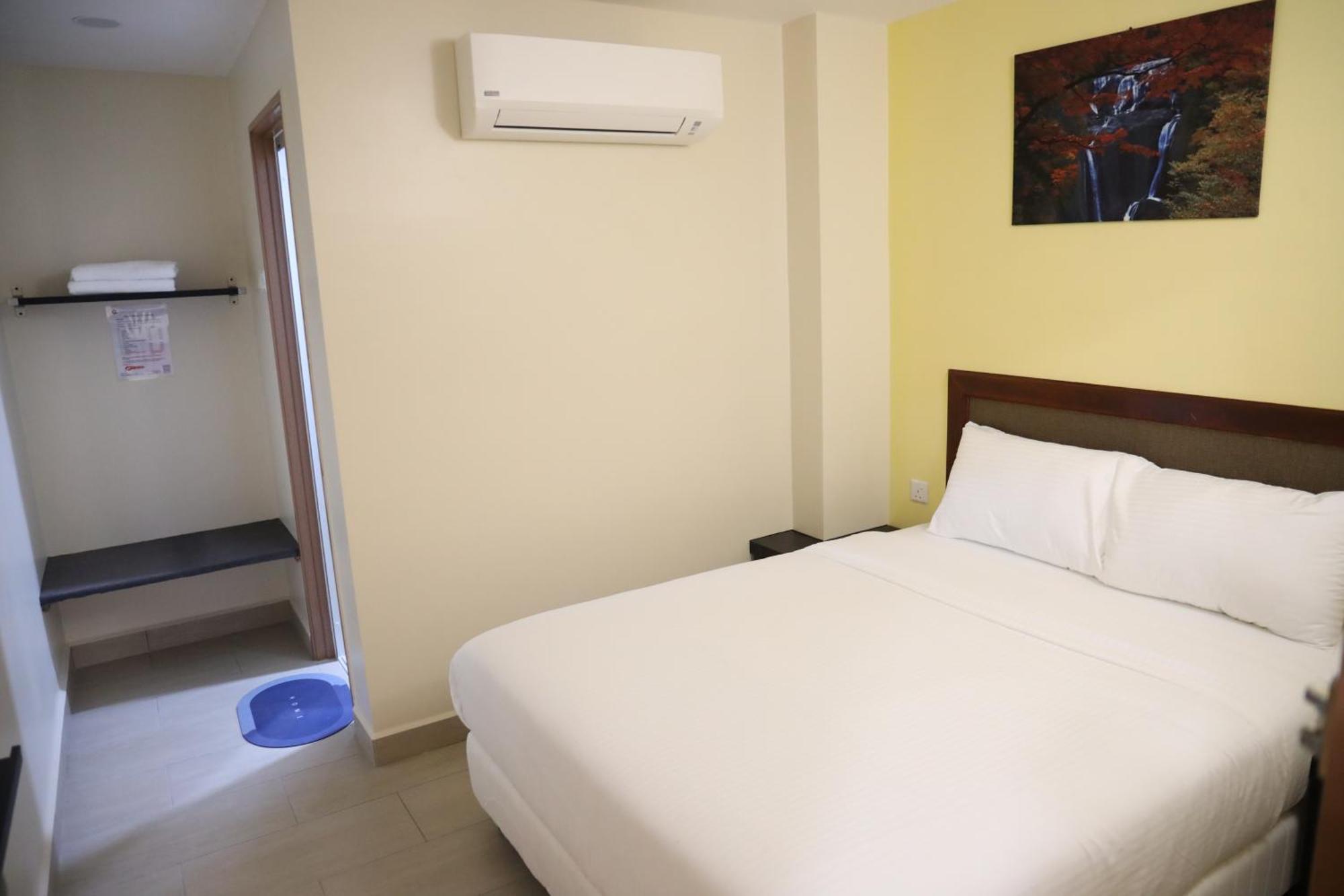 Capital O 90897 Island City Hotel George Town Buitenkant foto