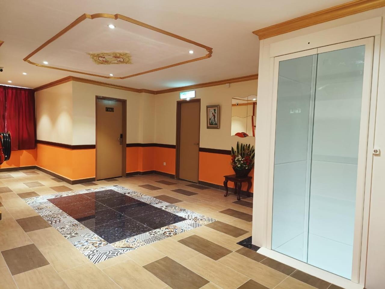 Capital O 90897 Island City Hotel George Town Buitenkant foto