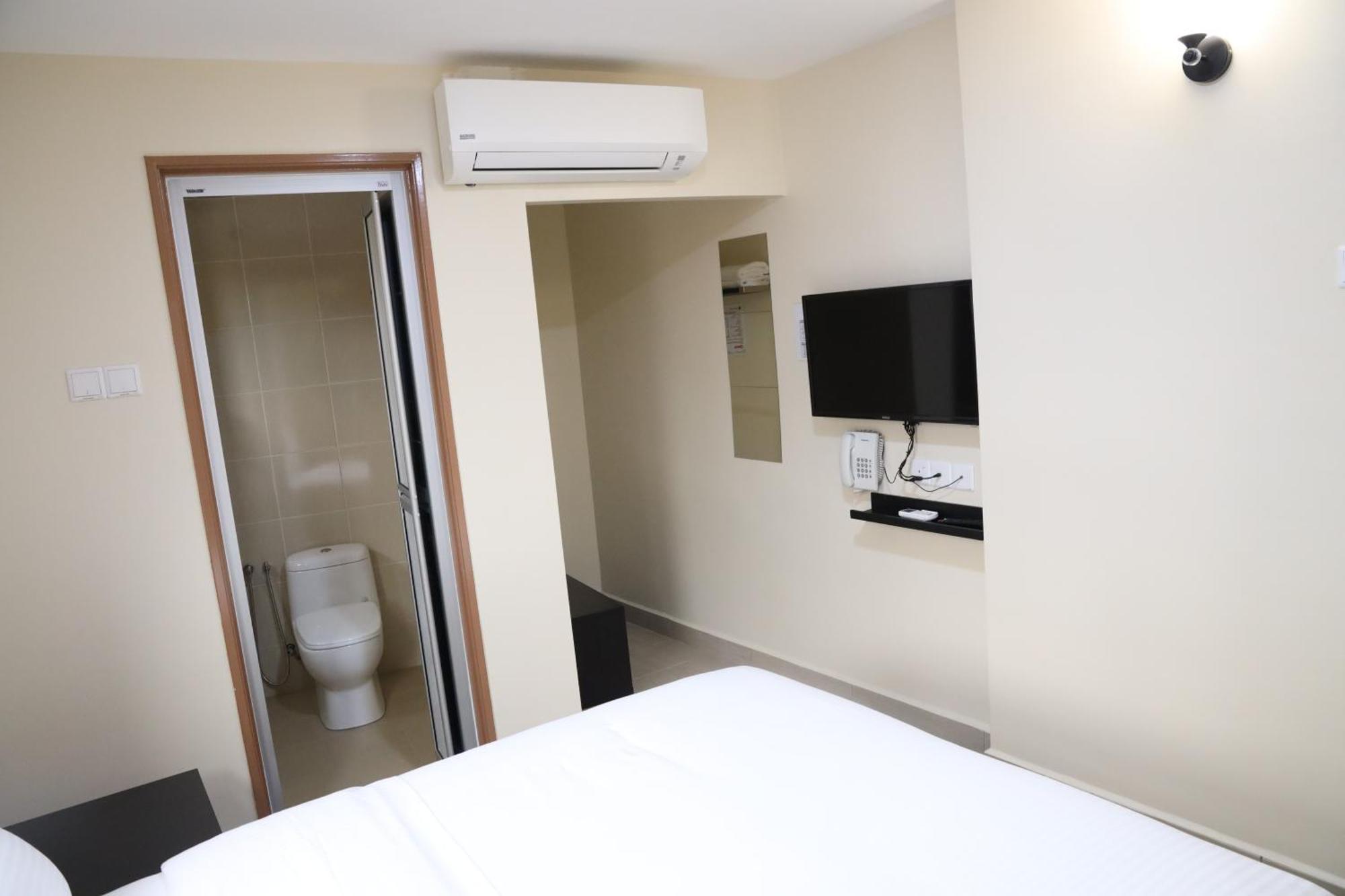 Capital O 90897 Island City Hotel George Town Buitenkant foto