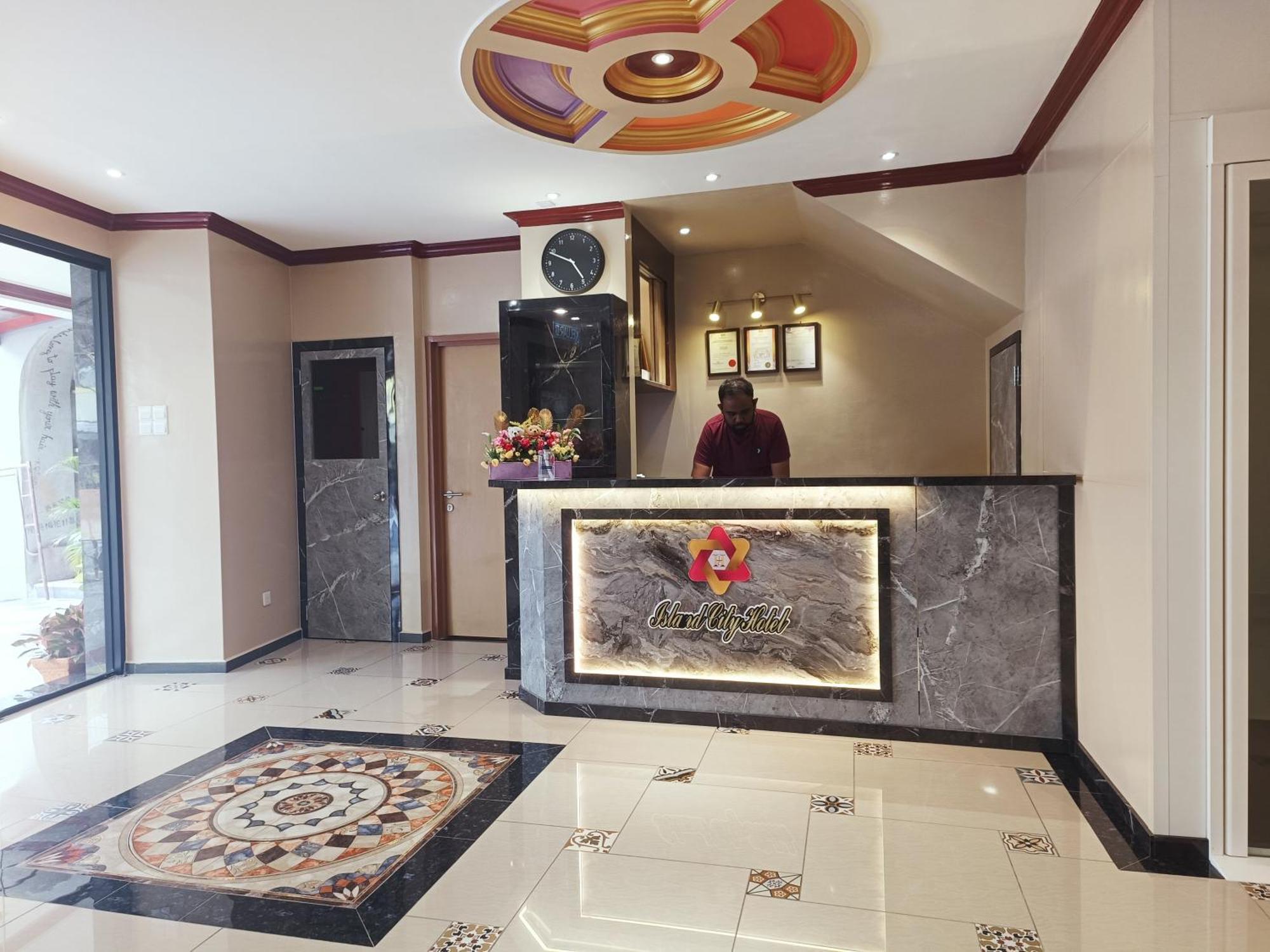 Capital O 90897 Island City Hotel George Town Buitenkant foto