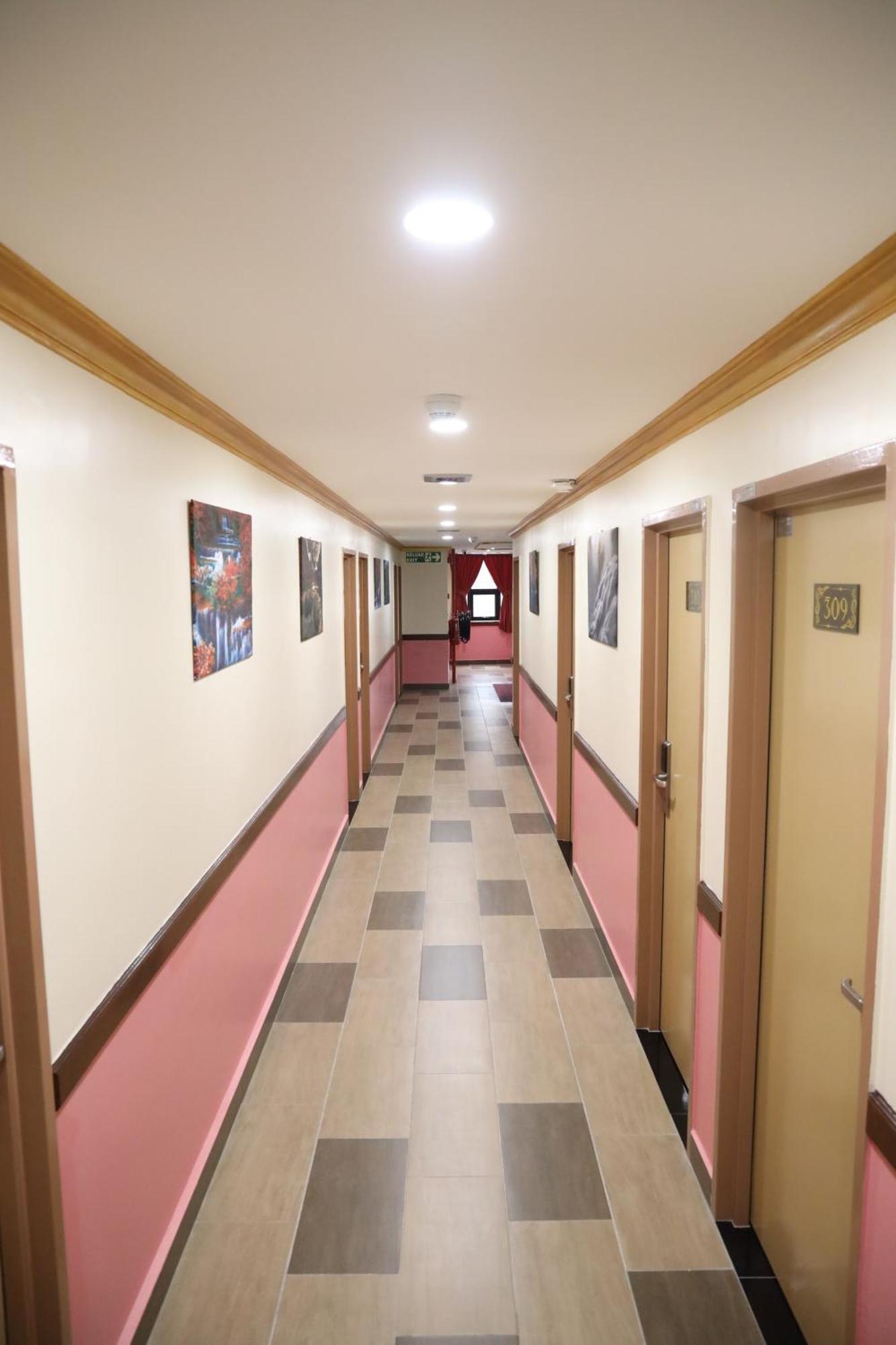 Capital O 90897 Island City Hotel George Town Buitenkant foto